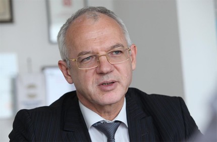Биография на Васил Велев